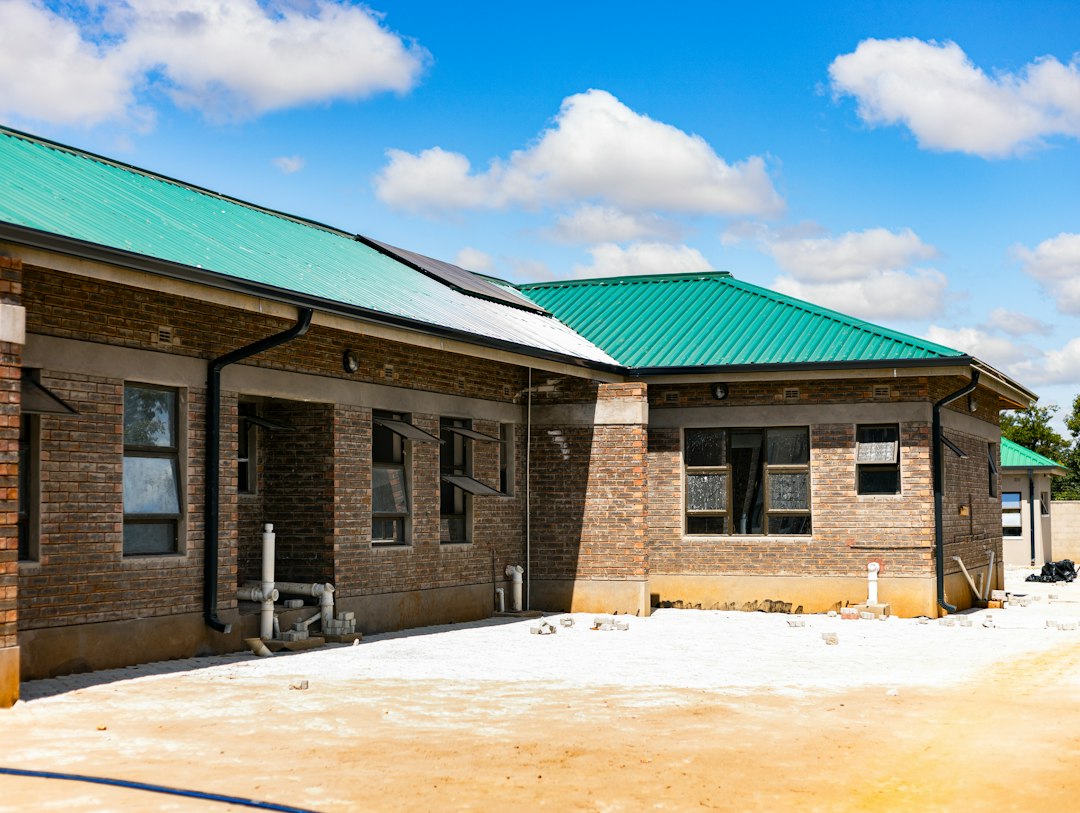 Bâtiment en fin de chantier avant une réception sans réserves