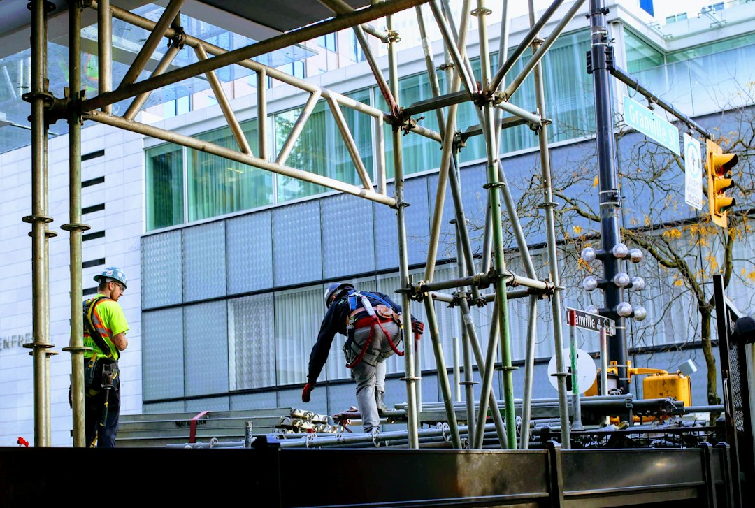 Plusieurs entreprises sur un chantier, dont un sous-traitant de second rang