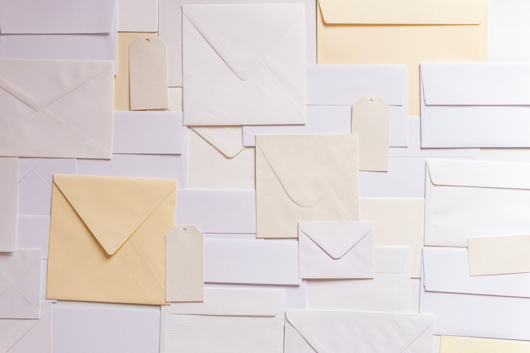 Enveloppes prêtes pour un envoi en recommandé avec accusé de réception