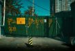 Indemnité de résiliation : chantier public arrêté derrière une palissade