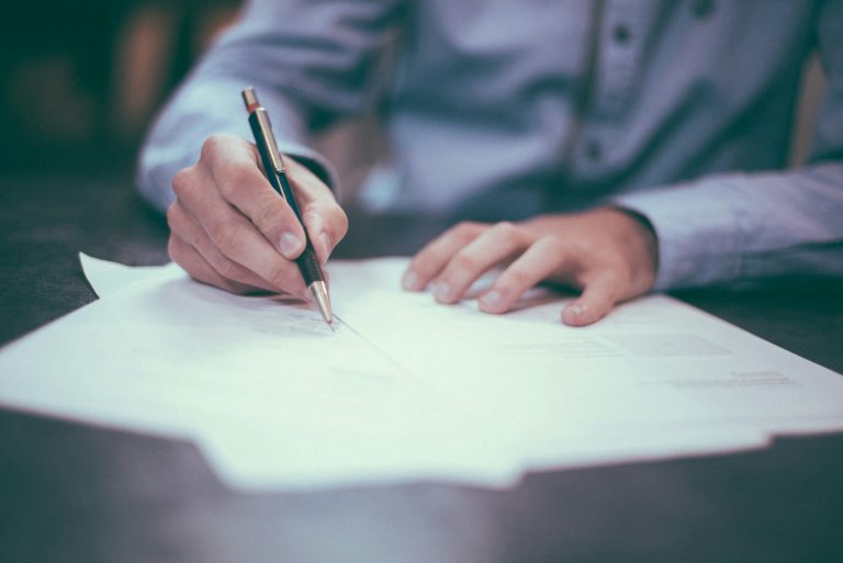 Signature d'un contrat après la mise au point du marché public