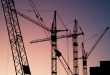 Grues sur un chantier public soumis à une modification unilatérale du marché