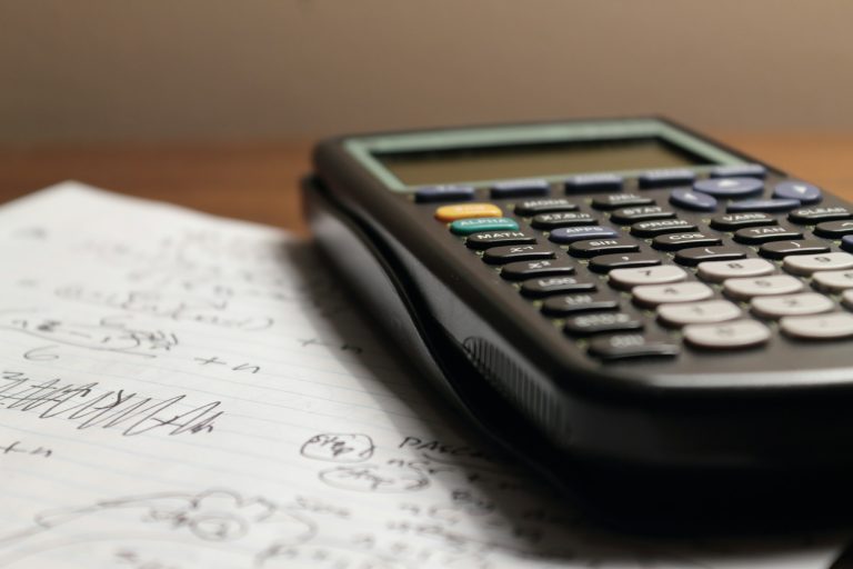 Prix provisoire dans un marché public : calculatrice et calculs de coût
