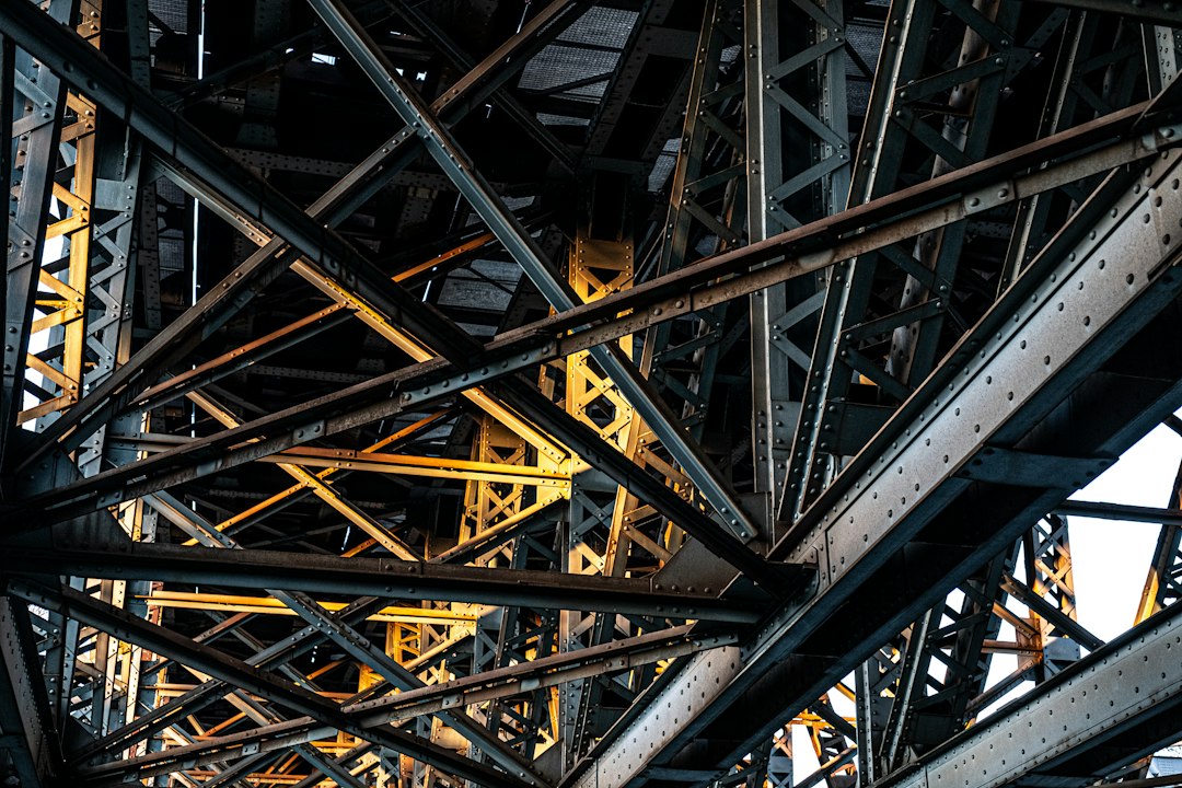 Chantier de structure métallique dont le titulaire demande une indemnité d'imprévision