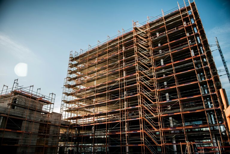 Acte spécial de sous-traitance : bâtiment en travaux sous échafaudage
