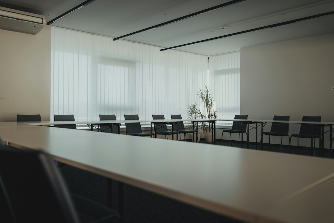Salle de réunion de la commission chargée d’analyser les offres