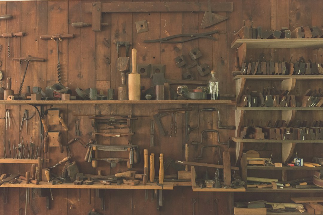 Outils d'un atelier d'insertion susceptible de répondre à un lot réservé