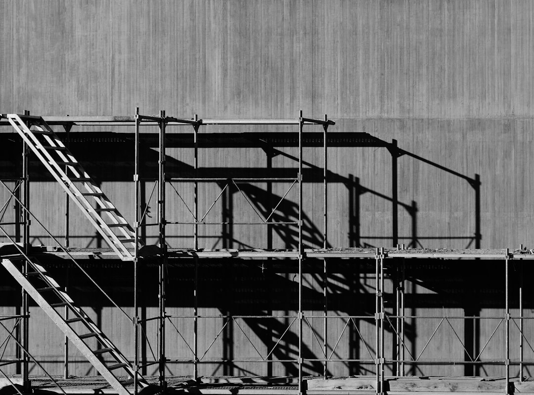 Travaux de façade confiés à une entreprise spécialisée sous-traitante