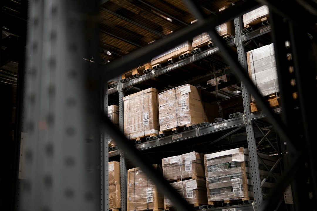 Entrepôt d’un fournisseur qui reçoit un bon de commande accord-cadre