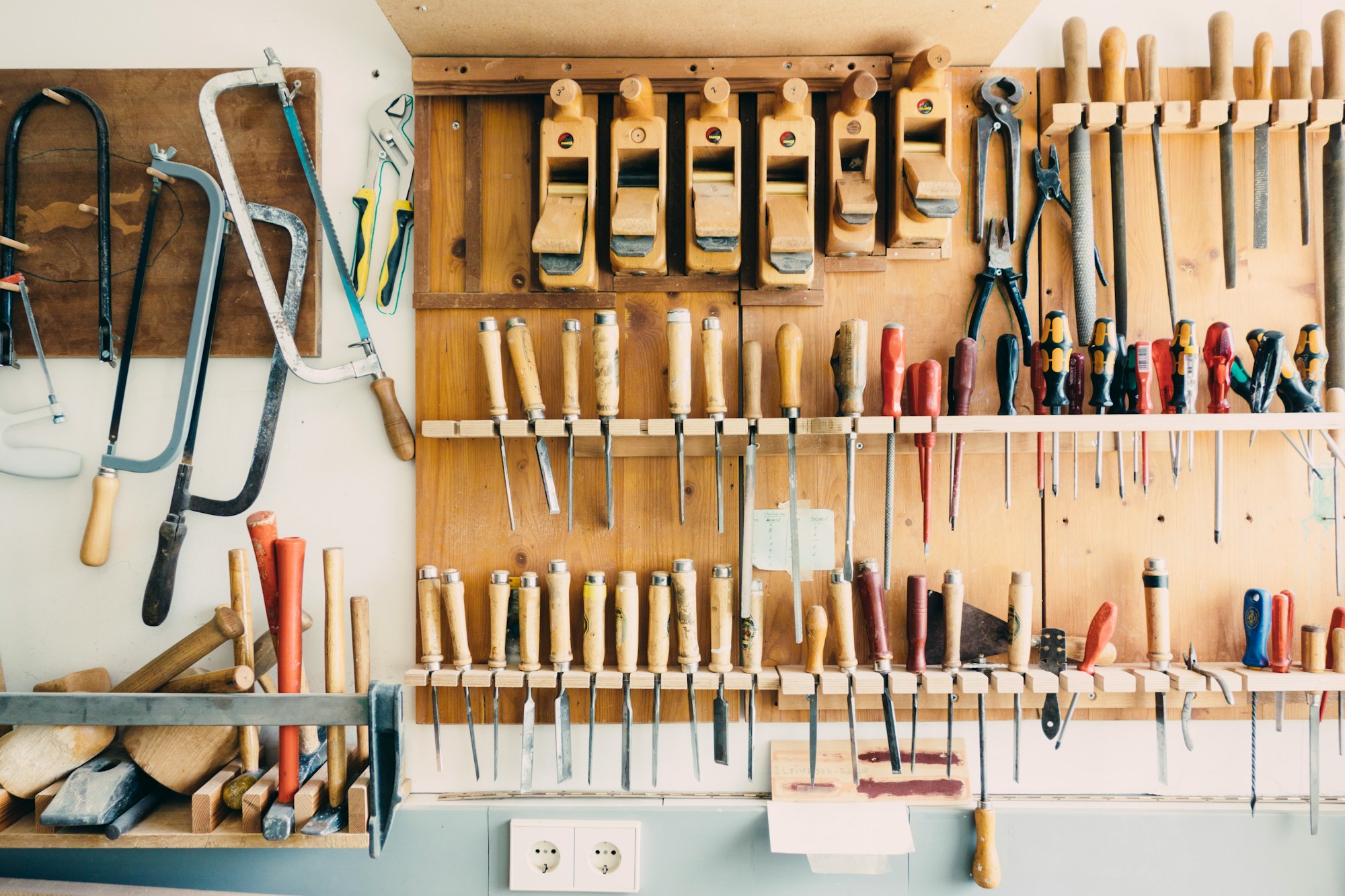 Marché réservé : atelier d'une entreprise adaptée