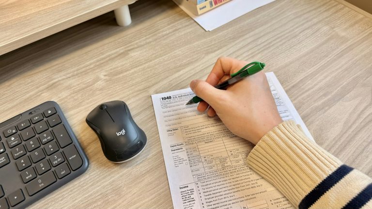Protocole transactionnel rempli et signé sur un bureau