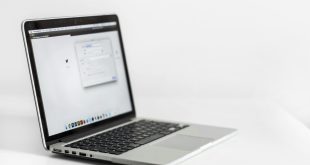 Signature électronique de l'offre : ordinateur portable prêt pour le dépôt sur un profil d'acheteur